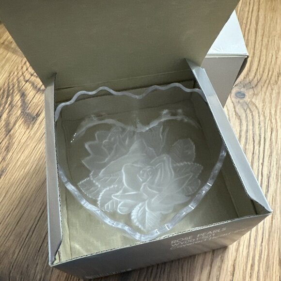 Home Beautiful Crystal Rose Pearls Covered Heart Box - Picture 11 of 12